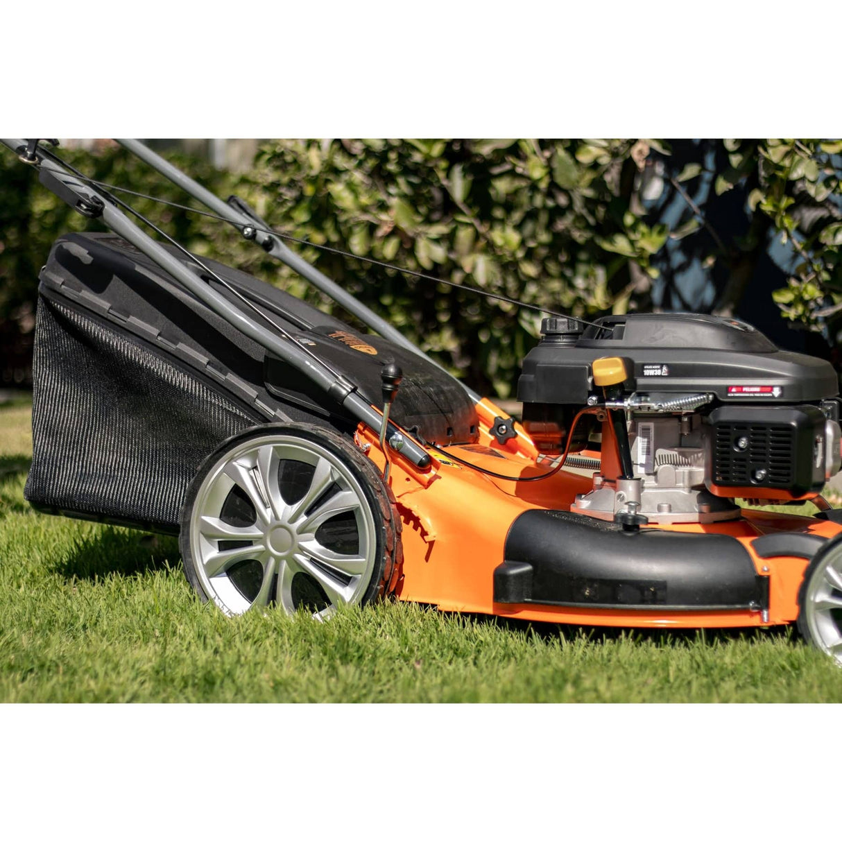 Podadora con Motor a Gasolina de 6 HP, 22' de Corte, Truper